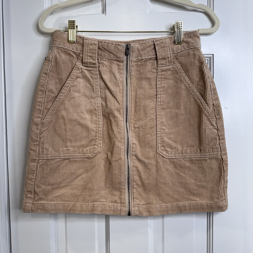 Hollister Ultra High Rise Corduroy Mini Skirt Size 3 Front Zipper Pockets Tan